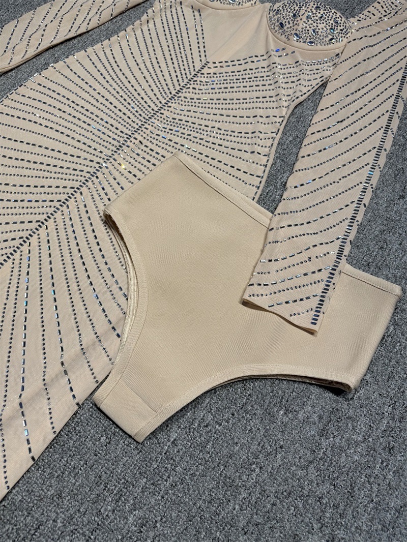 Luxury Crystals Beige Women Pr - đánh giá và giá Women Formal Wear With Skirt